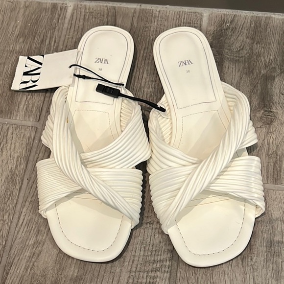 NWT Zara Women's White Sandals size 38 / 7 1/2 - Picture 1 of 9